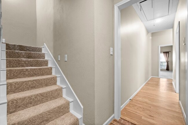 Building Photo - 590 Edgewood Dr