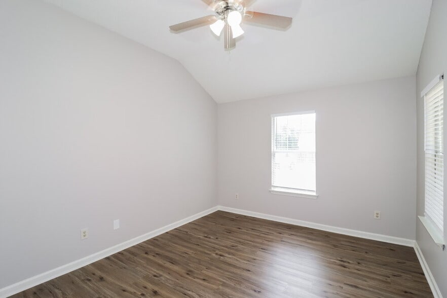 Building Photo - 7890 Hunter's Crossing