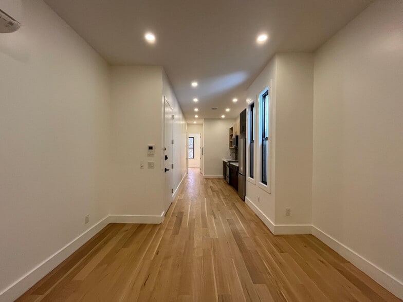 Building Photo - 52 Grace St