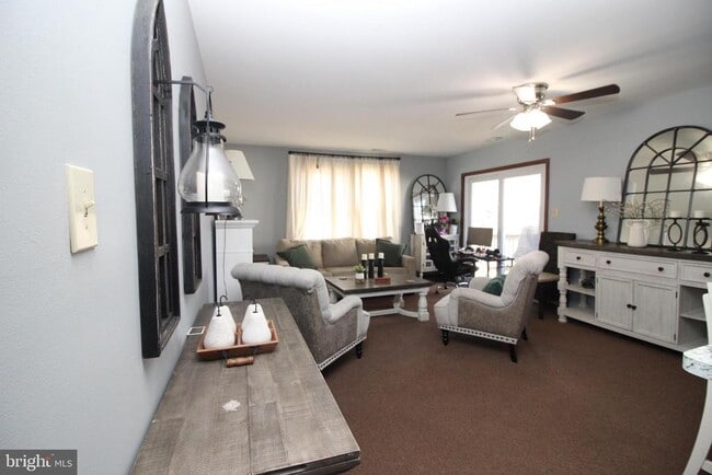 Building Photo - 214 Spring House Ln