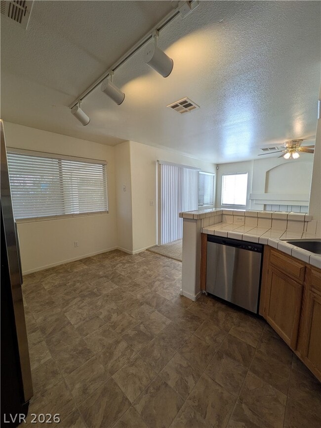 Building Photo - 2462 Cavern Cove Way