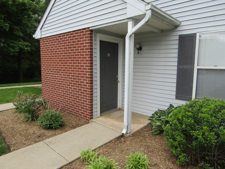 Building Photo - 52 Hilldale Dr