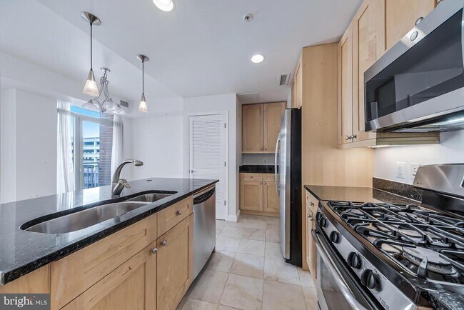 Building Photo - 11990 Market St