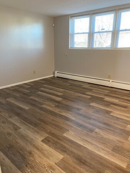 Living room - 7617 69th ave N