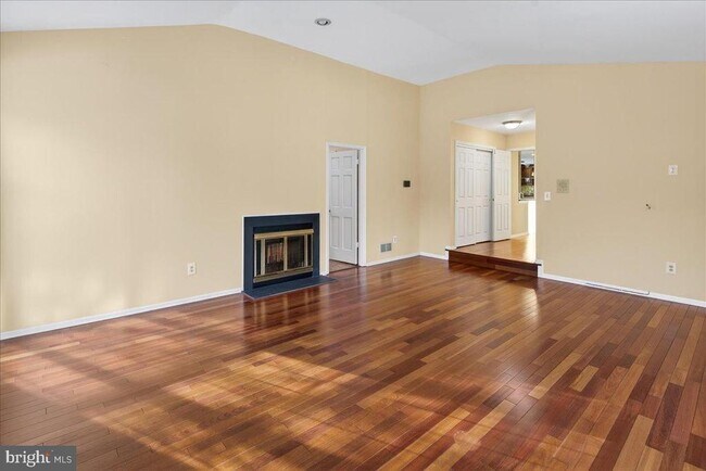 Building Photo - 7 Redwood Ct