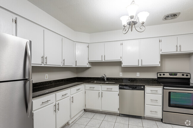 2BR, 2BA - Kitchen - 25 Stanley St