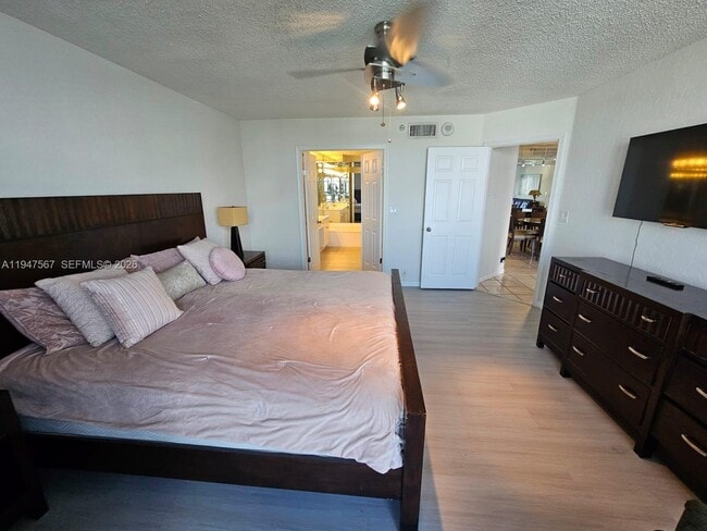 Building Photo - 3530 Mystic Pointe Dr