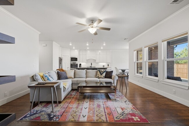 Building Photo - Stunner! This beautiful home features a spacious open floor plan with primary suite and private o...