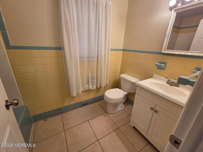 Building Photo - 219 Dock St