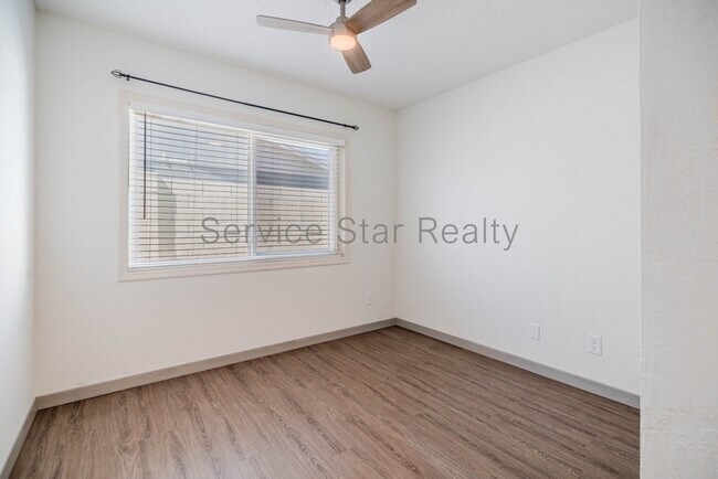 Building Photo - 2609 E Aster Dr