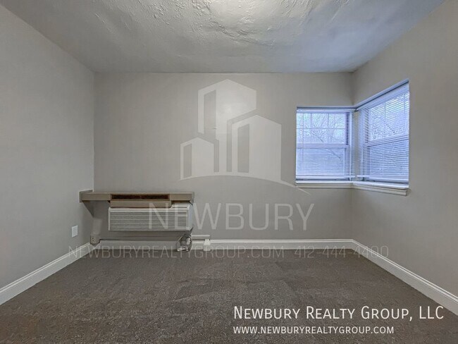 Building Photo - Cozy 2 Bedroom Available Now!