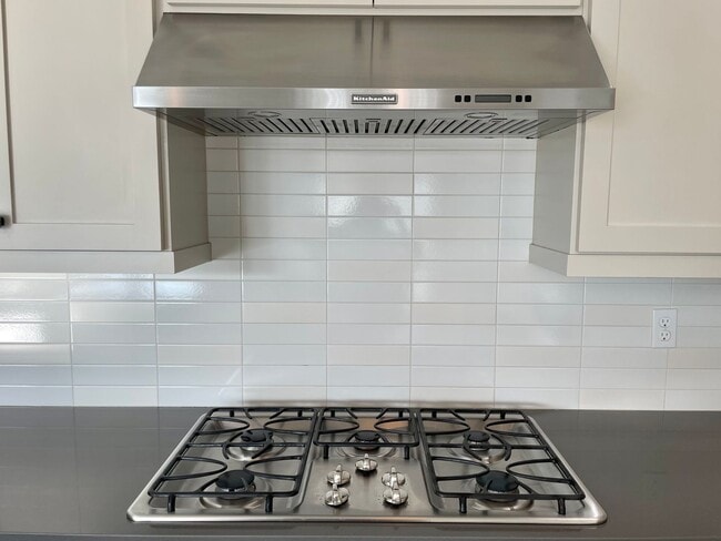 Building Photo - Beautiful Single Story Home!! 3 bed/2 bath with Open Floor Plan and Large Yard!!