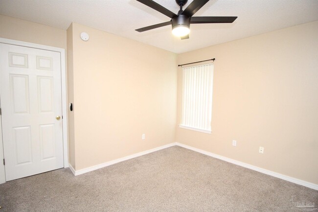 Building Photo - 5947 Grandview Dr