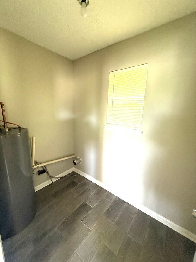 Building Photo - ** 2 Bed 1 Bath located in Ramer** Call 33...