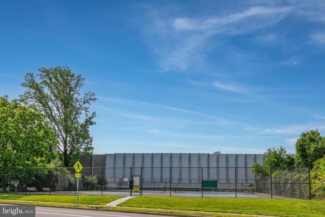 Building Photo - 10214 Bushman Dr