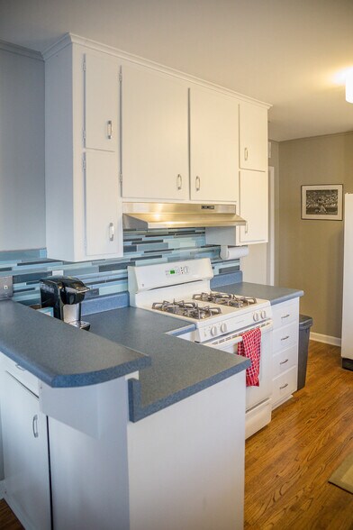 Building Photo - 4350 E 60th St