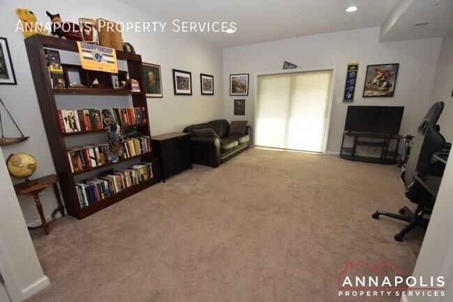 Building Photo - 619 Ravenwood Dr