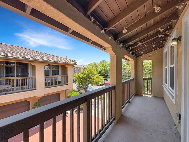 Building Photo - Stylish 2B/2BA Townhome in Torrey Highland...