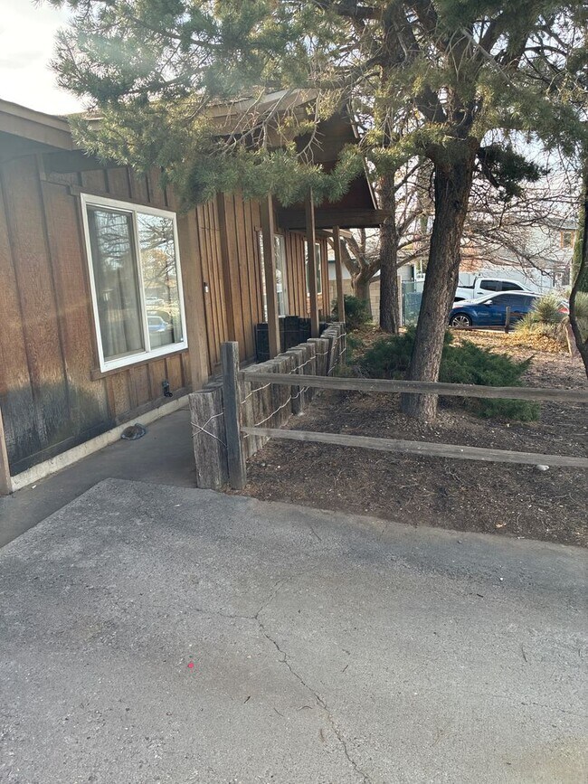 Building Photo - Adorable 3 bedroom home nestled in the ne Heights