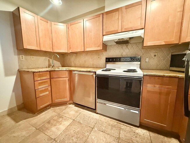 Building Photo - 3 N Christopher Columbus Blvd