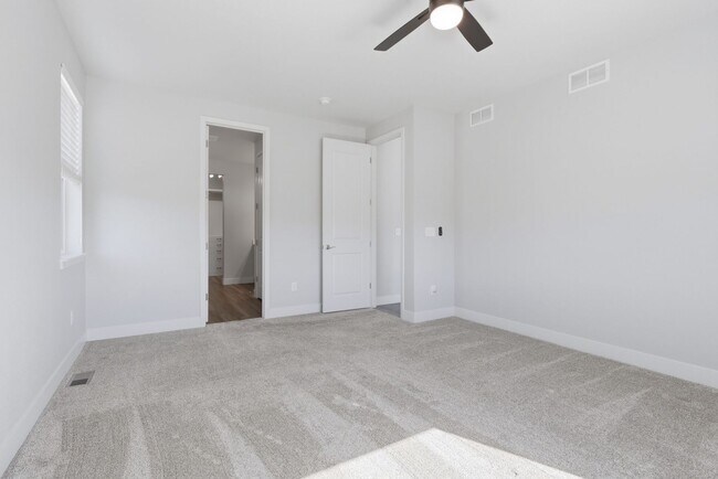 Building Photo - Castle Rock - Rancher 4 bed 3 bath in Crystal Valley!