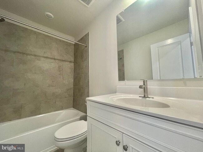 Building Photo - 2264 Marcy Dr