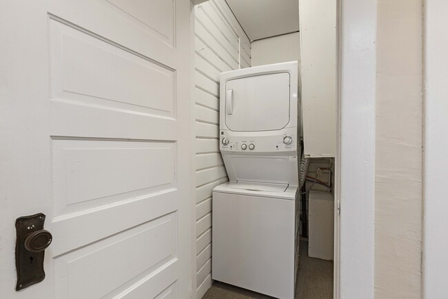 Building Photo - Winston Apartments