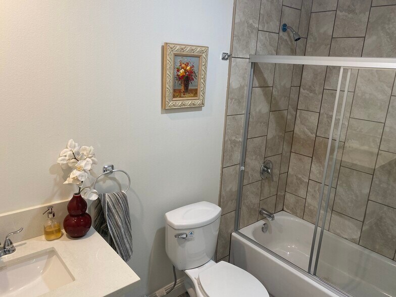 Building Photo - 3525 Percy St