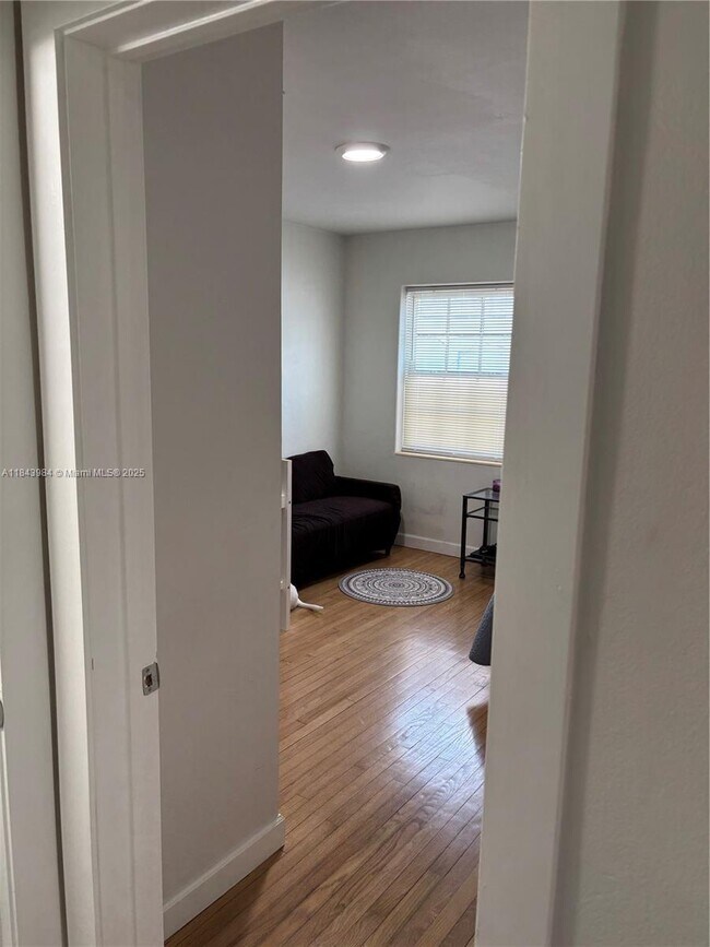 Building Photo - 7515 Dickens Ave