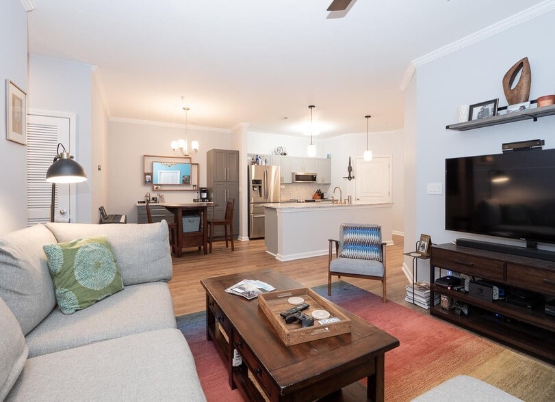 family room toward kitchen - 500 Bucksley Ln