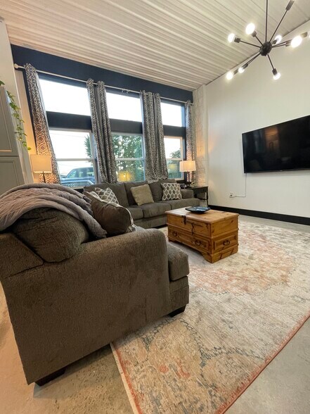 LARGE TRANSOM WINDOWS - 475 S Hickory St