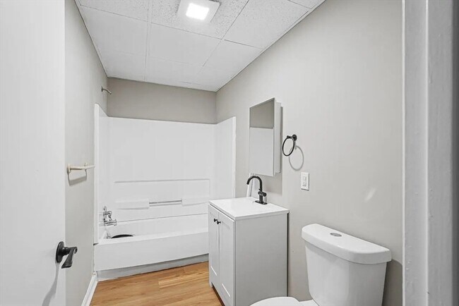 Building Photo - 100 Appleton St