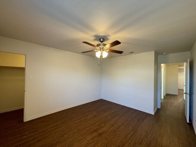 Building Photo - 1529 Justin Lp