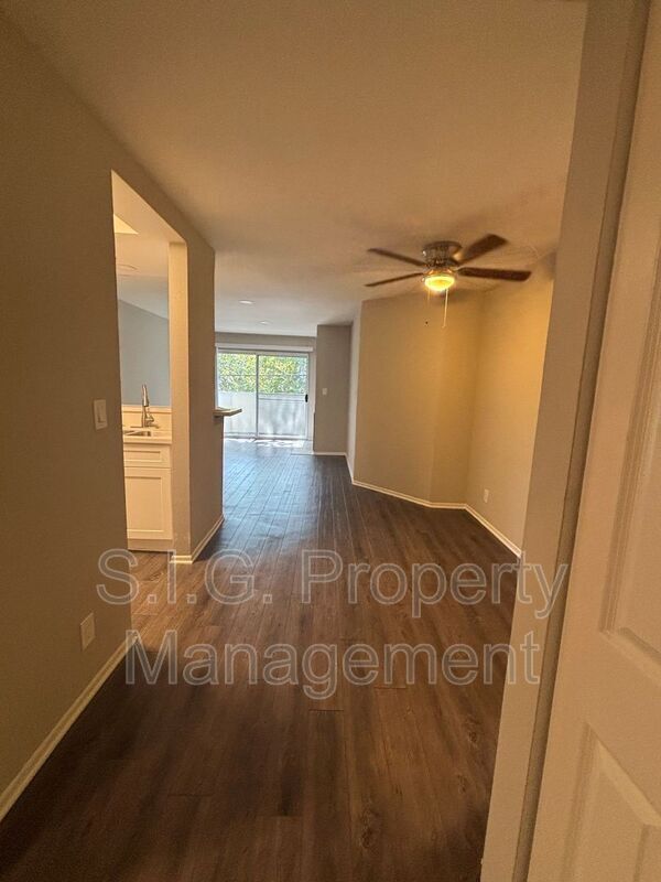 Building Photo - 4500 Laurel Canyon Blvd