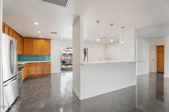 Building Photo - 8524 E Edgemont Ave