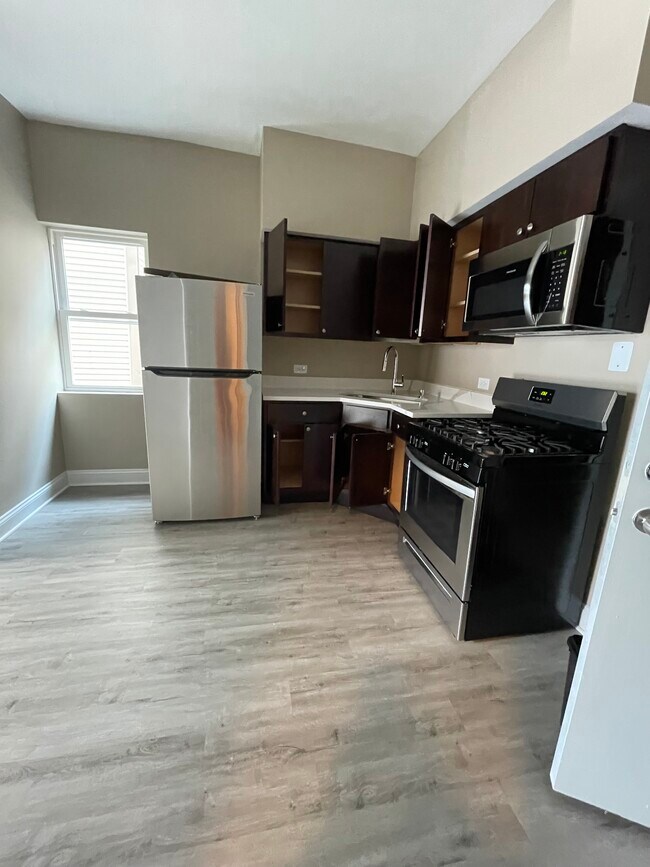 Building Photo - 1312 W Erie St