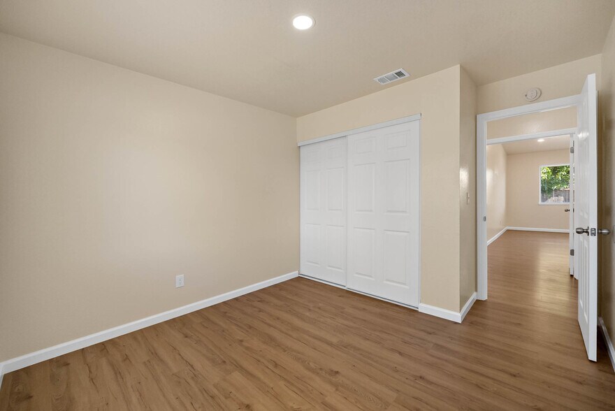 Building Photo - 1401 Prospect Way