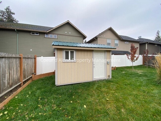 Building Photo - 2 bed, 2 bath house w/ "She-Shed"