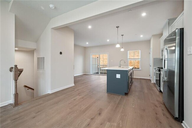 Building Photo - 204 Scenic Dr