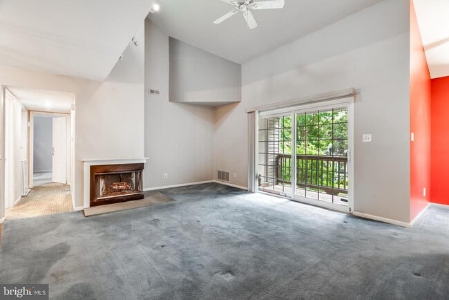 Building Photo - 1602 Hawthorne Ct