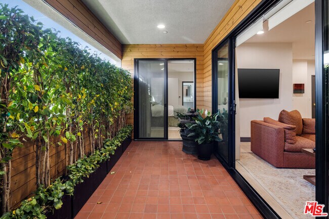 Building Photo - 118 Orlando Ave