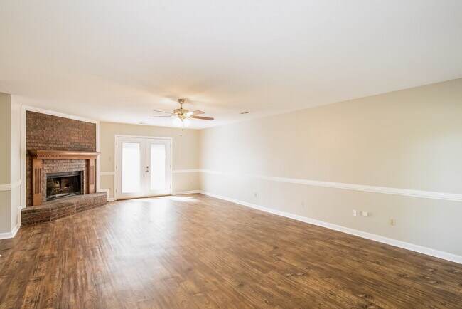 Building Photo - 429 Spruce Glen Dr