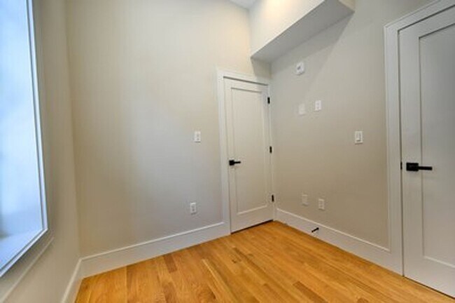 Building Photo - Newly Renovated 2 bed in Bay Village.... Steps away from Chinatown