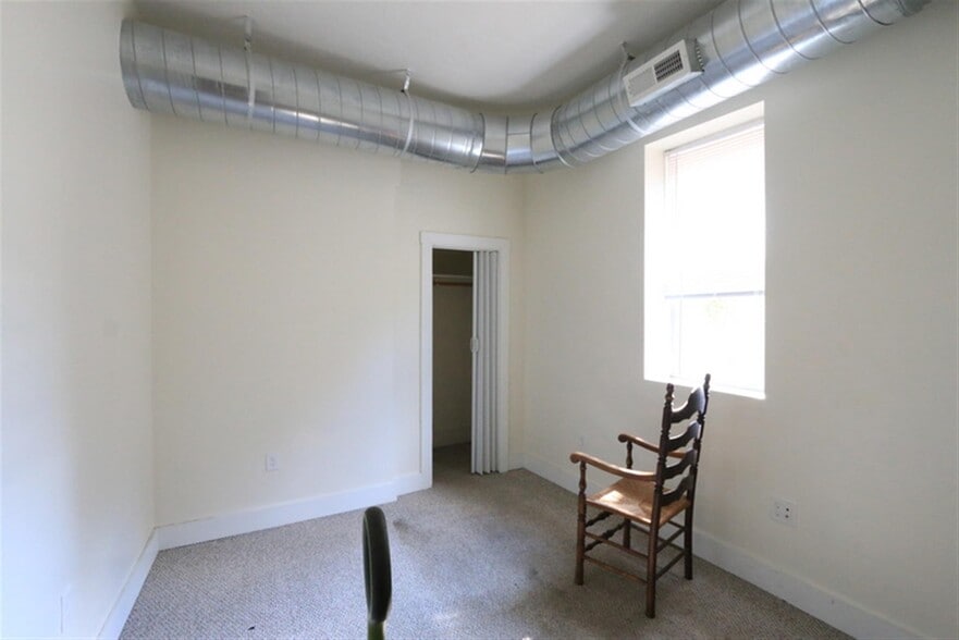 Building Photo - 205B Highland Ave