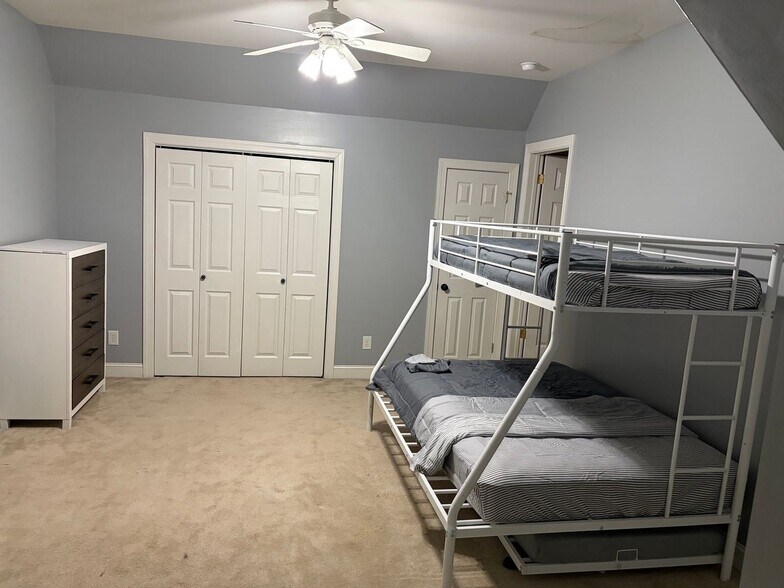 Building Photo - 1885 Bennett Rd