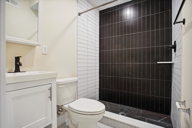 Building Photo - 1807 N Bouvier St