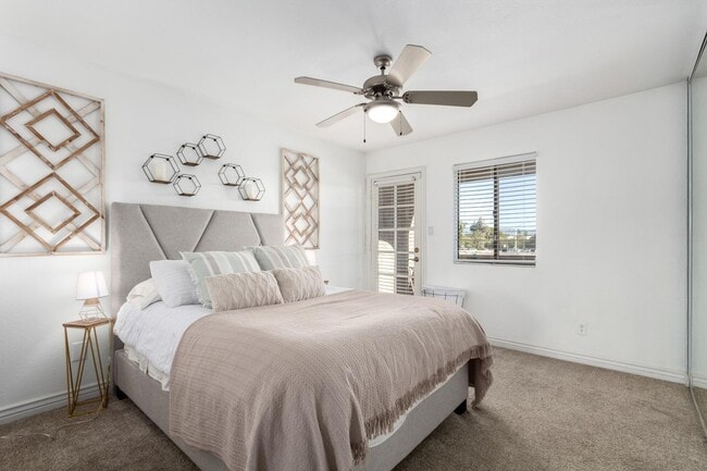 Building Photo - 5995 N 78th St