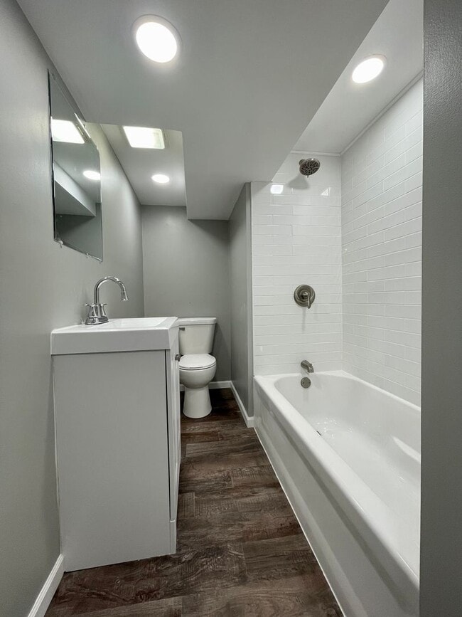 Building Photo - Spectacular 4 Bedroom 2 Bathroom Single Family Home in Brooklyn Center!