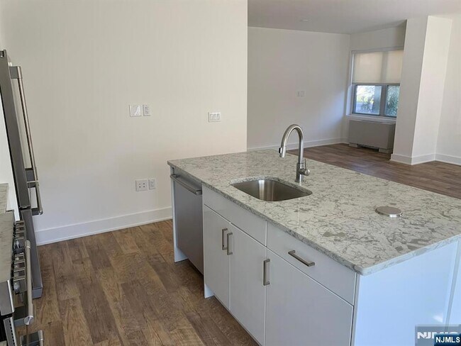 Building Photo - 301 Beech St