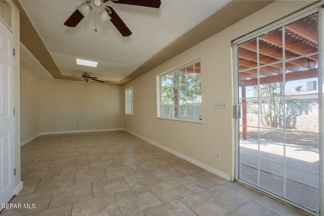 Building Photo - 9309 Montgomery Dr